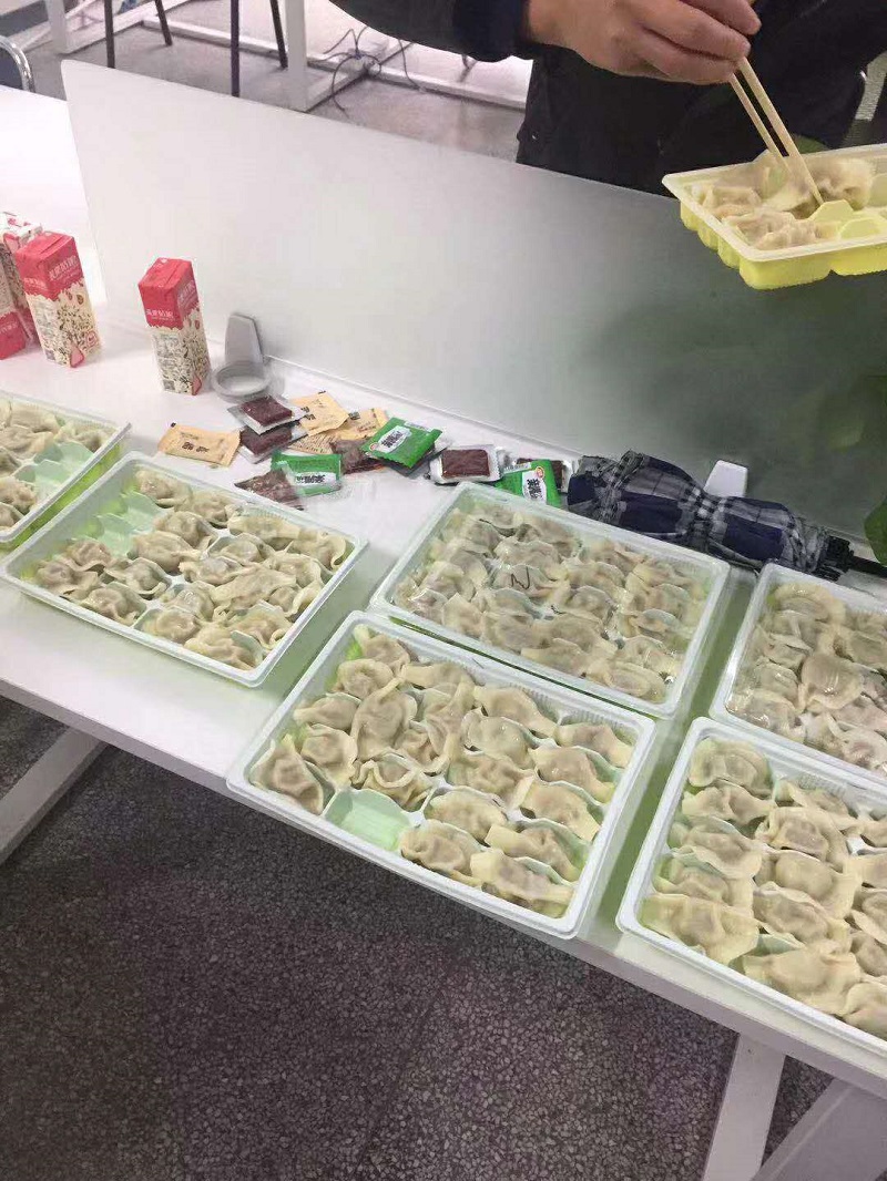 今日冬至，啟邁給全體員工送溫暖